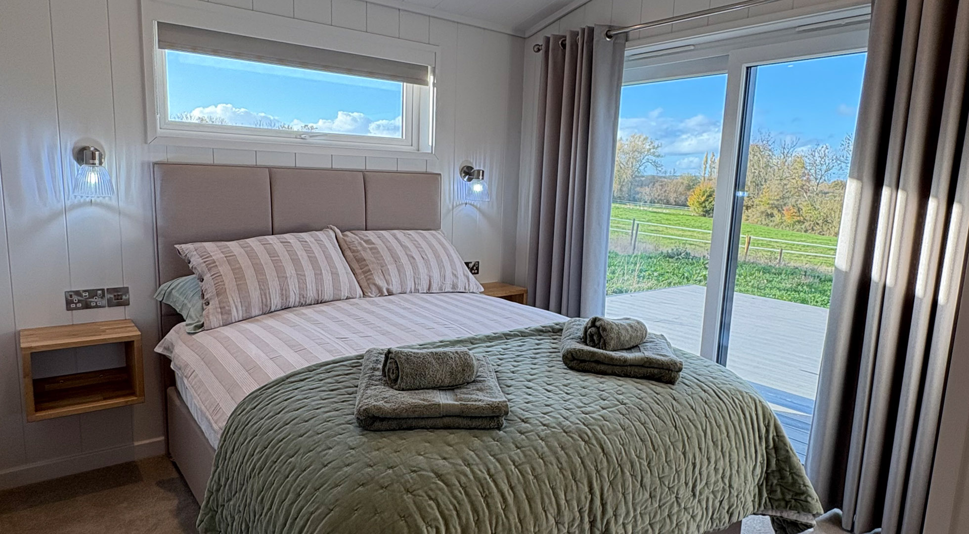 The Bank, Accessible accommodation in Herefordshire, lakeside retreat, fully accessible holiday