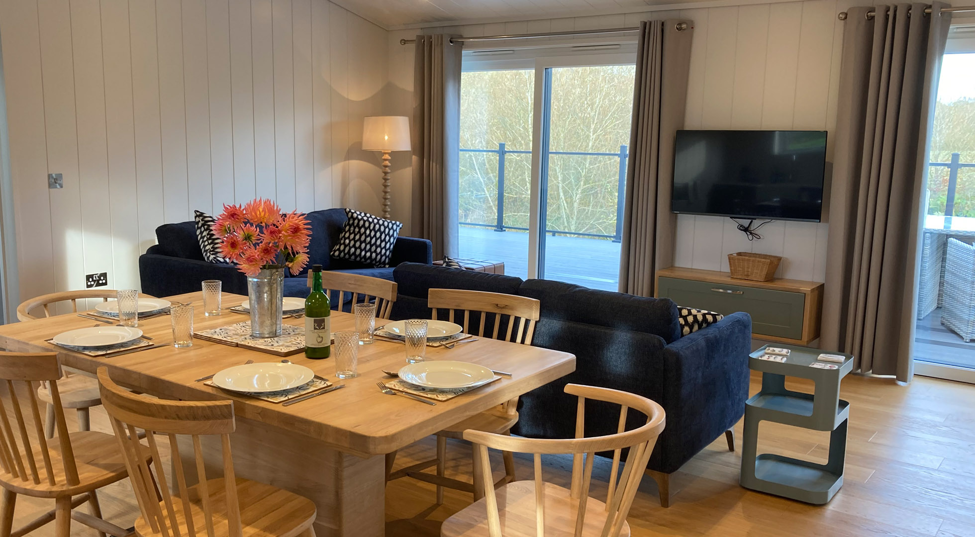 The Bank, Accessible accommodation in Herefordshire, lakeside retreat, fully accessible holiday