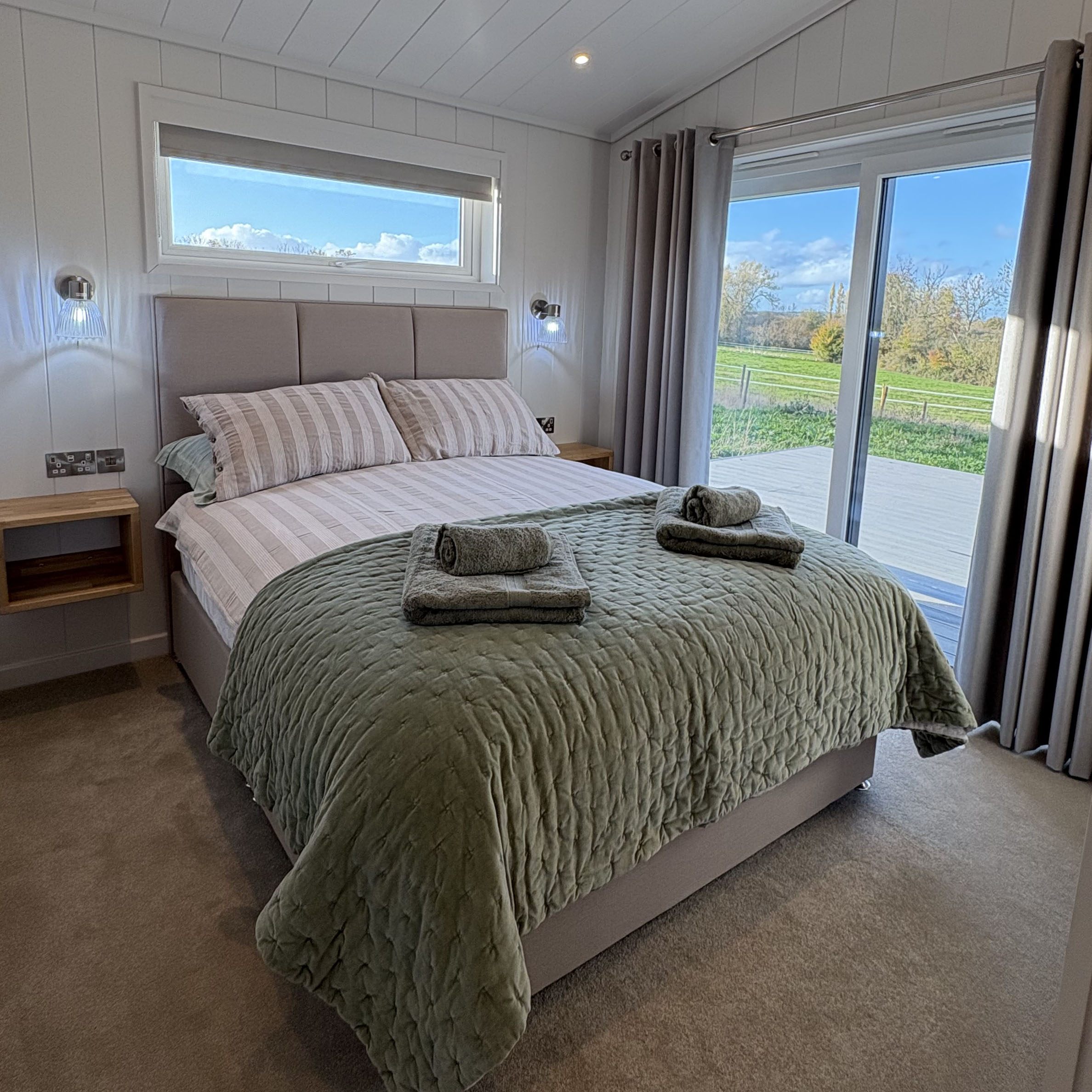 The Bank, Accessible accommodation in Herefordshire, lakeside retreat, fully accessible holiday