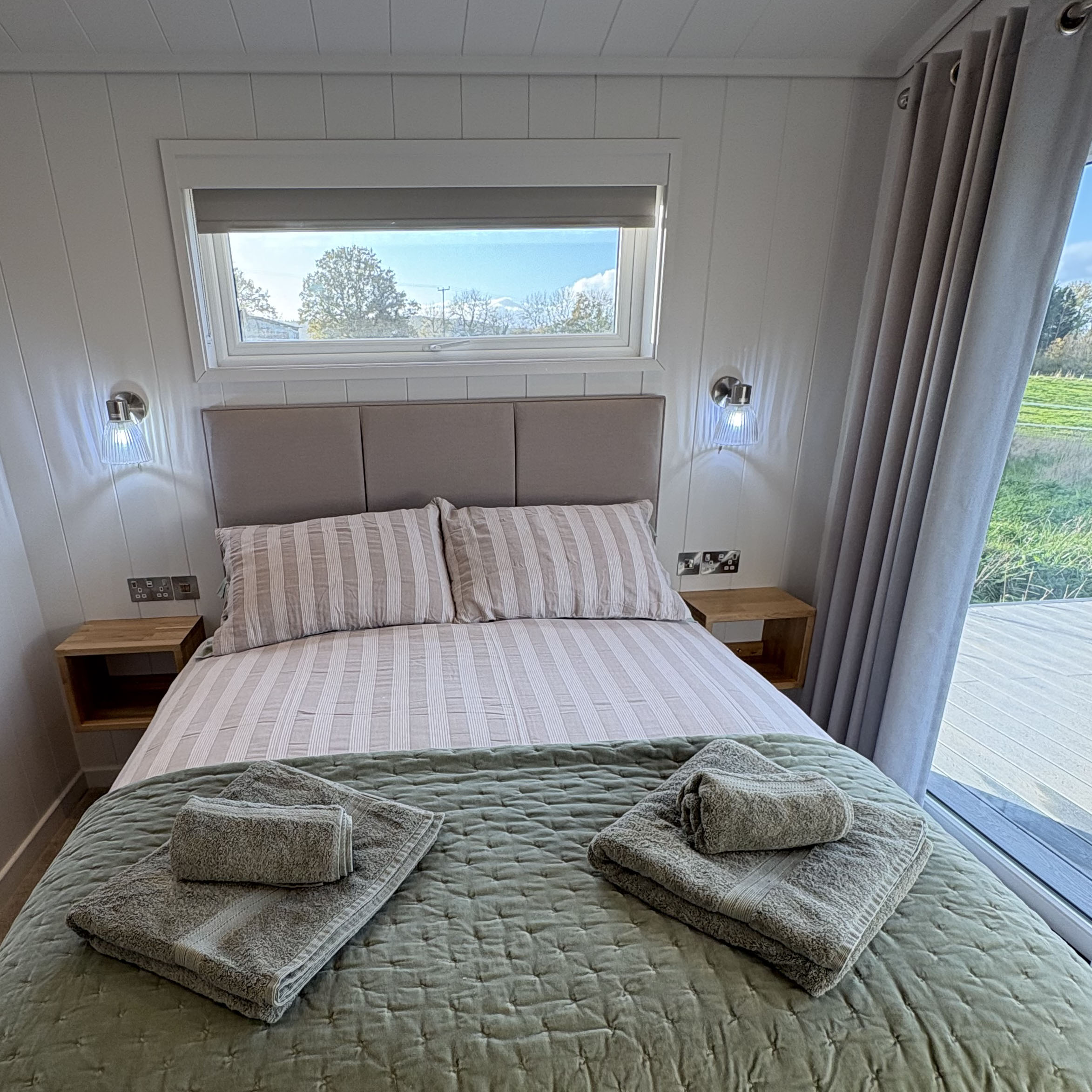 The Bank, Accessible accommodation in Herefordshire, lakeside retreat, fully accessible holiday