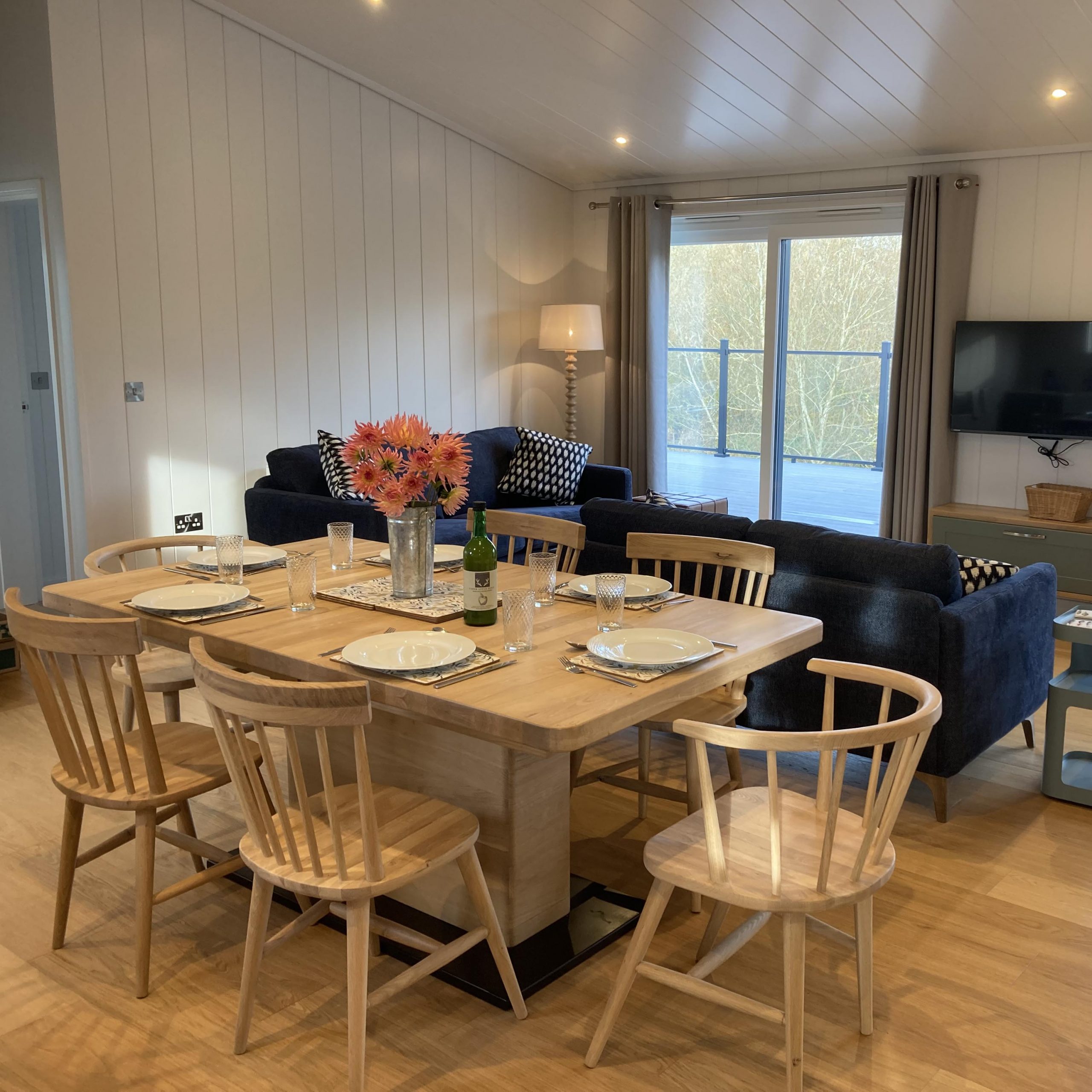 The Bank, Accessible accommodation in Herefordshire, lakeside retreat, fully accessible holiday