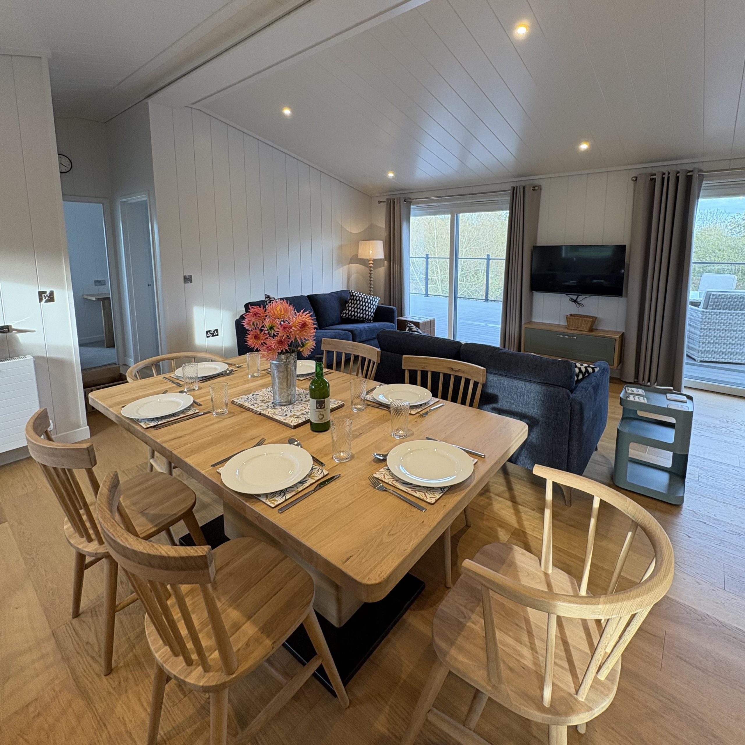 The Bank, Accessible accommodation in Herefordshire, lakeside retreat, fully accessible holiday